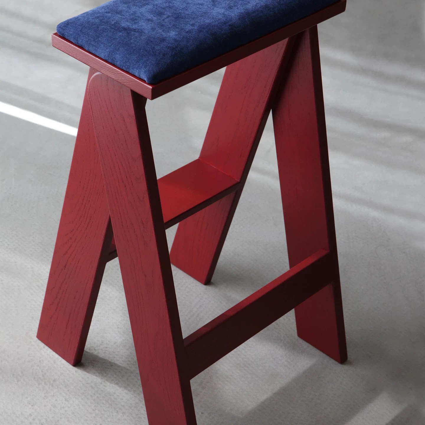 オリジナルモダン折りたたみ式無垢材バースツール、ソフトパッド - Home Bar Stools のレビューと価格