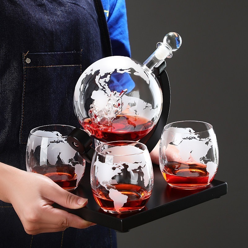 装飾的な地球儀型ワインデキャンタセット、スタンド付きガラスカ - Home Bar Stand のレビューと価格